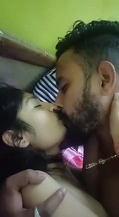 Hot Lover kissing gf shy to show face