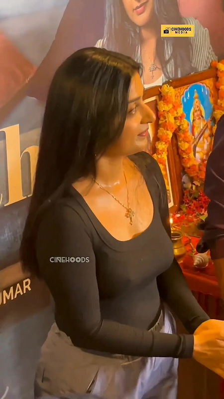 Meera Jasmine Nipple Pokie in Tight Black tshirt