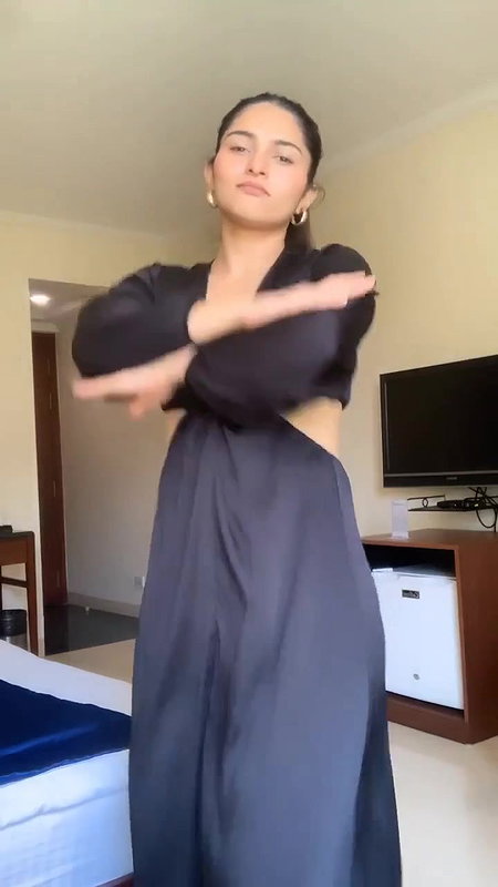 Kayadu Lohar bending cleavage show sexy dance