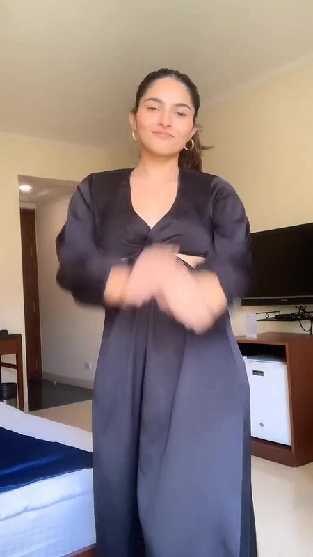 Kayadu Lohar bending cleavage show sexy dance