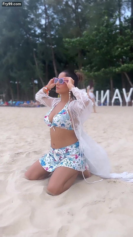 Katesharma hot cleavage wet boobs show video