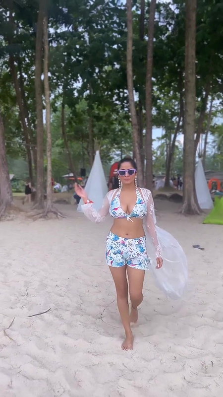 Katesharma hot cleavage wet boobs show video