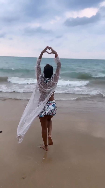 Katesharma hot cleavage wet boobs show video