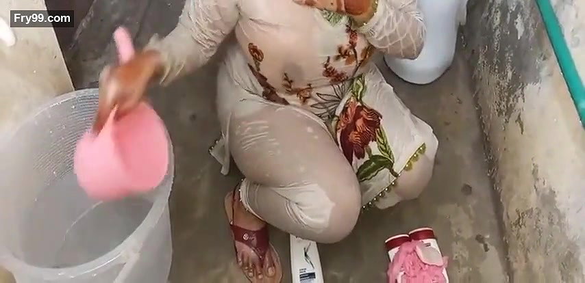Desi bathing vlog without bra Pakistani — desi bathing vlog — Open desi bath –desi shower bath# XVIDEOS