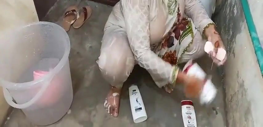 Desi bathing vlog without bra Pakistani — desi bathing vlog — Open desi bath –desi shower bath# XVIDEOS