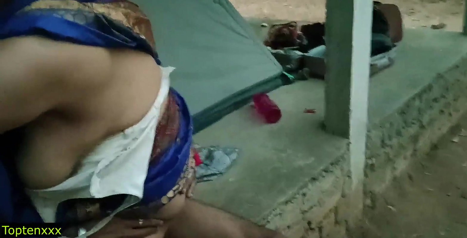 Hot Aunty Having Sex with Thief at Garden!! Indian Outdoor Sex