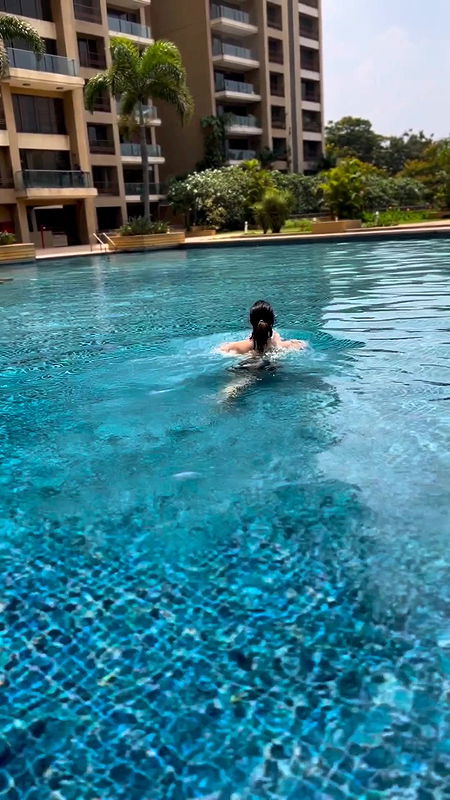 Puja Banerjee huge boobs show in bikini