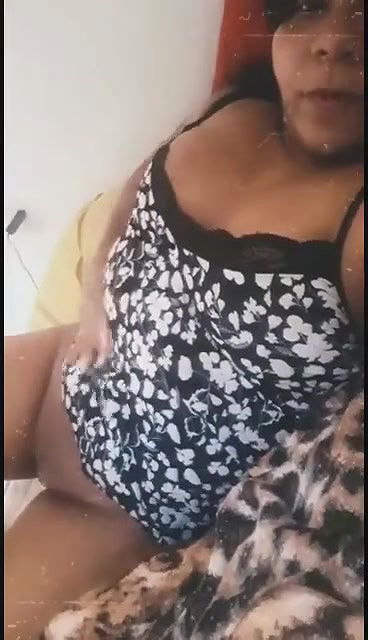 Sexy Girl Shows Her Boobs and Pussy