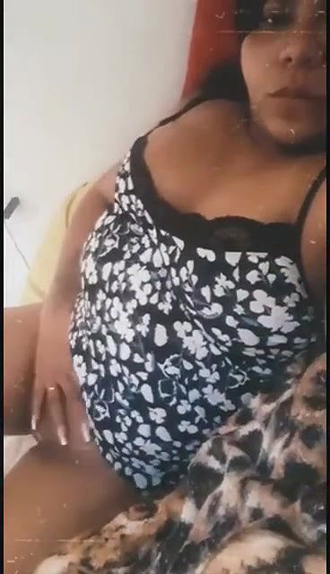 Sexy Girl Shows Her Boobs and Pussy