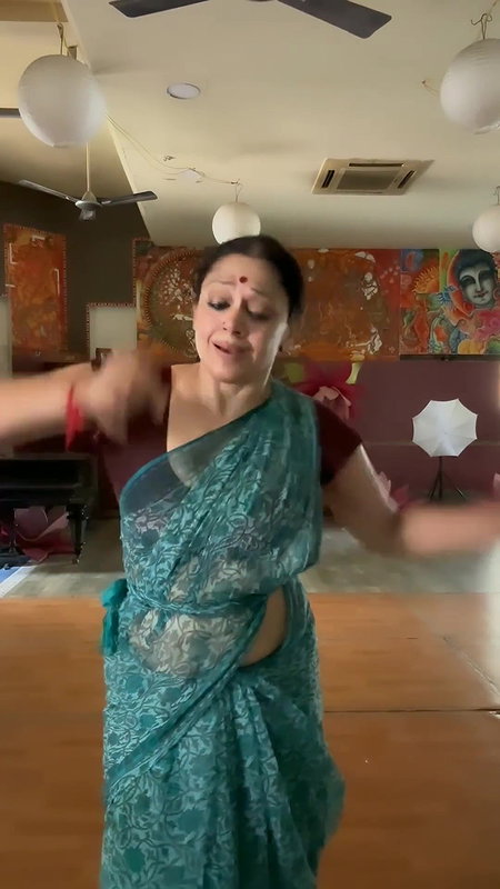 SHOBANA NAVEL HOT SHOW IN TRANSPARENT SAREE