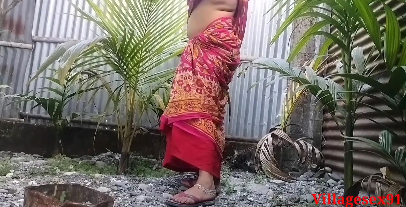 Bengali Desi Bhabhi Outdoor Chudai Devar Ke Saath red Saree main (Official Video By Villagesex91 )