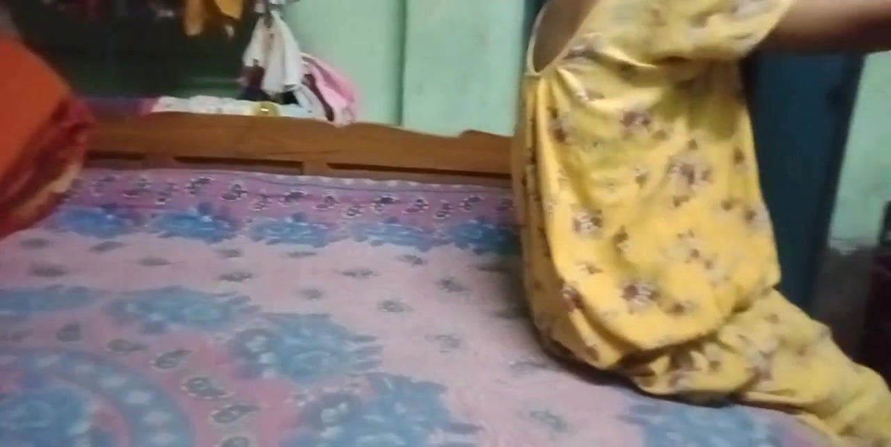 Indian bengali pinki vabi ajj tv pe movie dakh rahi thi or davor ne aake  chod  diya mujhe