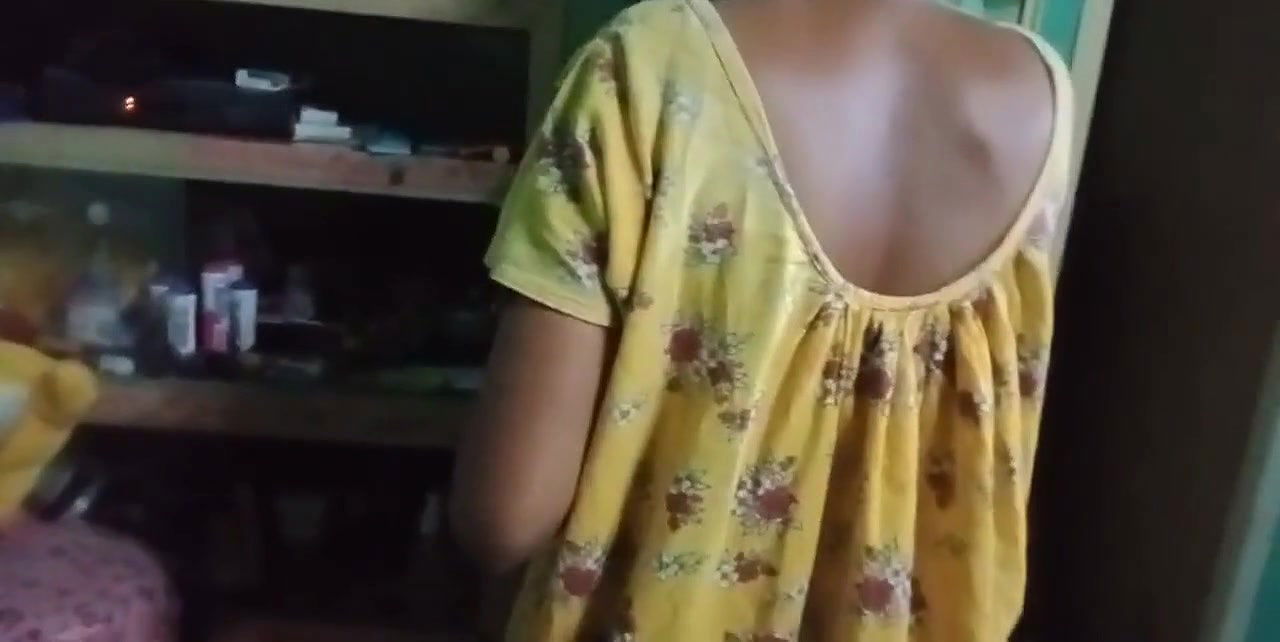 Indian bengali pinki vabi ajj tv pe movie dakh rahi thi or davor ne aake  chod  diya mujhe