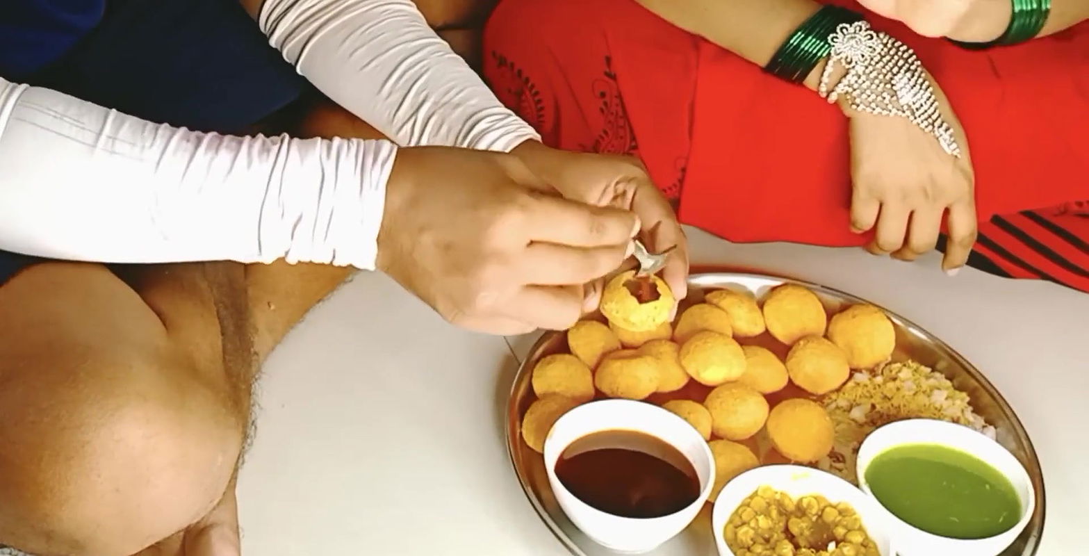 Pani puri me chut ki malai dal kar bahut testi ban gayi thi