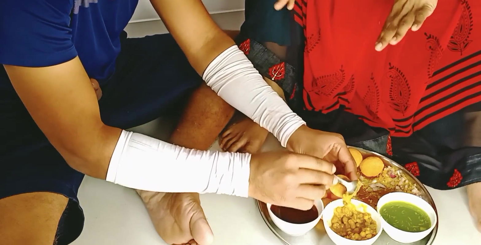 Pani puri me chut ki malai dal kar bahut testi ban gayi thi