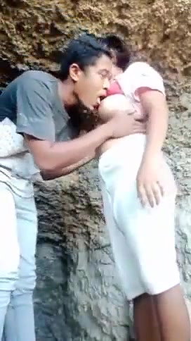 Assam lover force his gf to blowjob hard outdoor