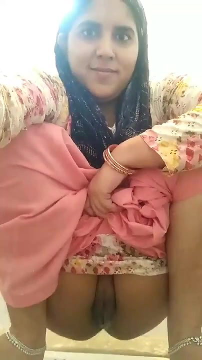 Sexy Village bhabhi pissing