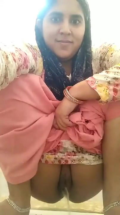 Sexy Village bhabhi pissing