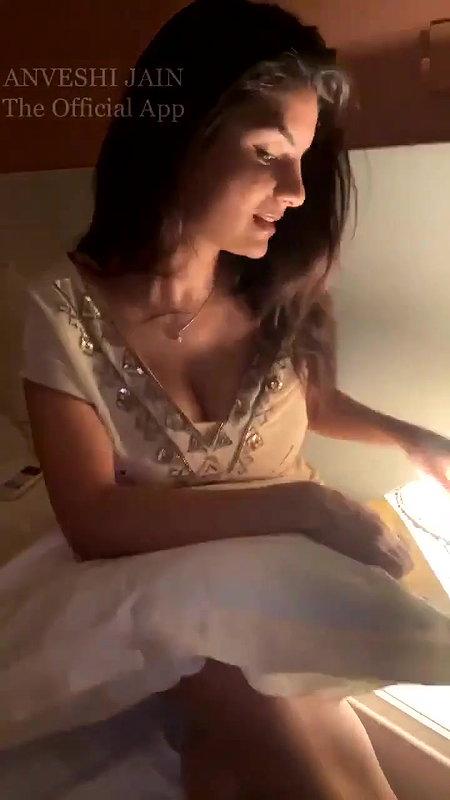Anveshi Jain Live