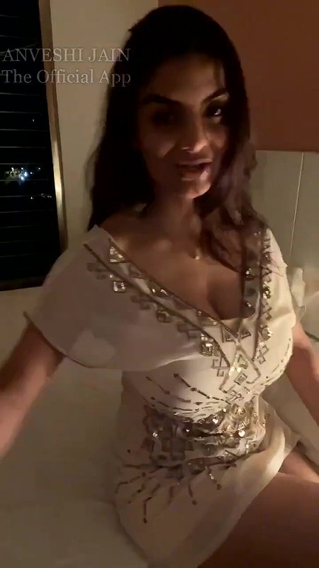 Anveshi Jain Live