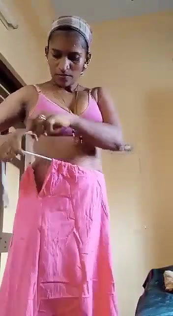 Mature Bhabi Full Nude & Dressing after Bath