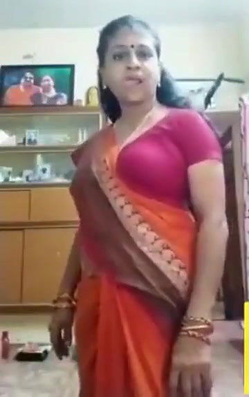 Desi village aunty big boobs on cam