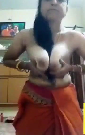 Desi village aunty big boobs on cam