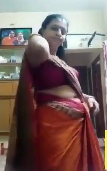 Desi village aunty big boobs on cam
