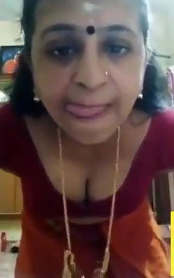 Desi village aunty big boobs on cam