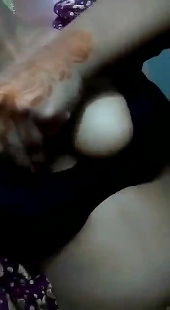 Tamil Girl showing her melons