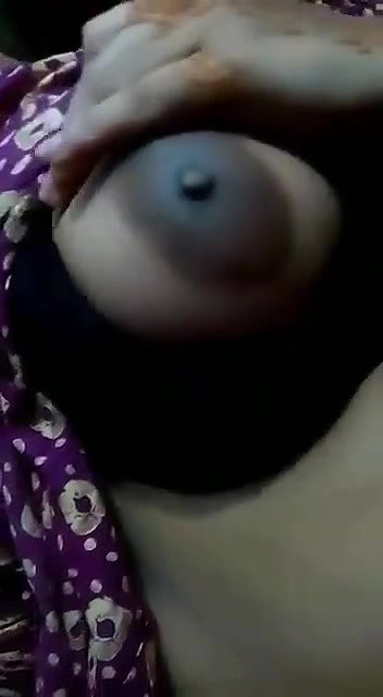 Tamil Girl showing her melons