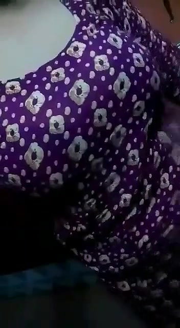 Tamil Girl showing her melons