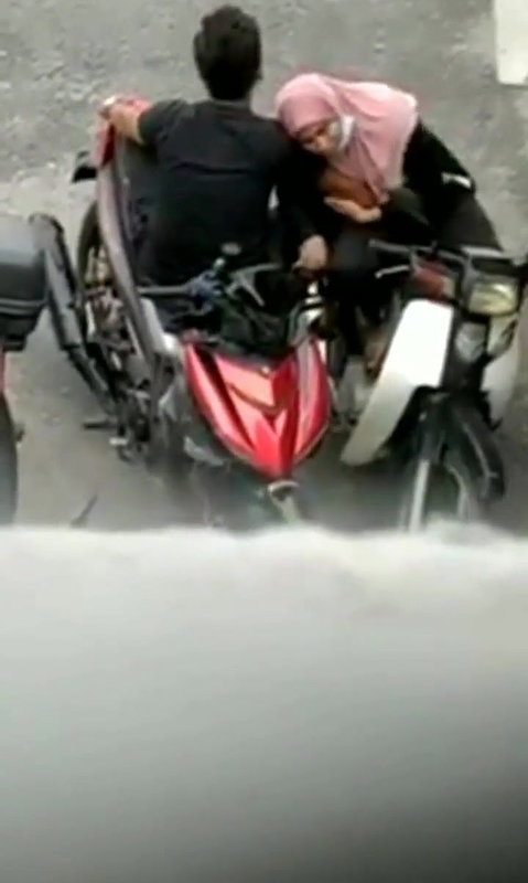 indu couple fun outdoor