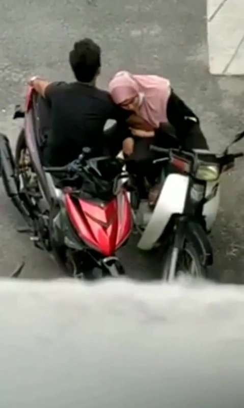 indu couple fun outdoor