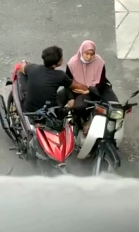 indu couple fun outdoor