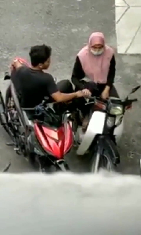 indu couple fun outdoor