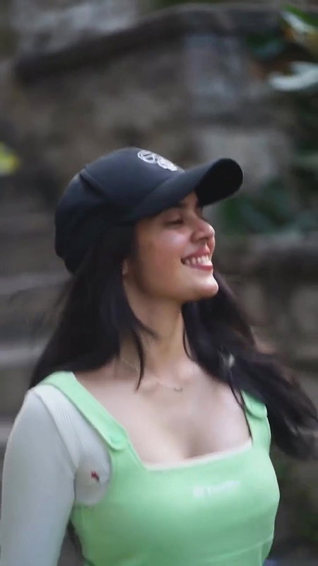 Kushitha Kallapu milky boobs popout deep cleavage show