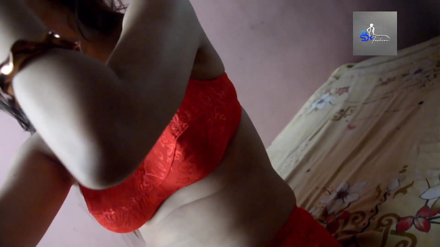 Horny Pakhi Mukherjee Cleavage Navel & Armpit Show Seducing Act