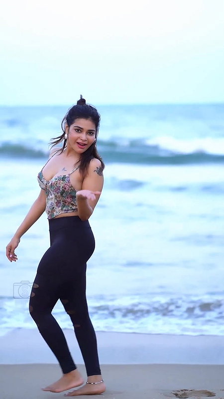 Dharsha Gupta huge sexy melons cleavage boobs show