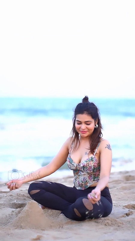 Dharsha Gupta huge sexy melons cleavage boobs show