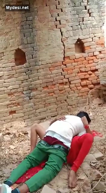 Desi lover outdoor caught on fucking time