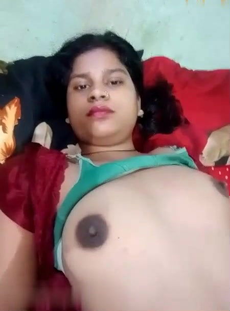 Desi_Hot_BB Showing Boobs & Licking Nipples on StripChat Live ~ with Face