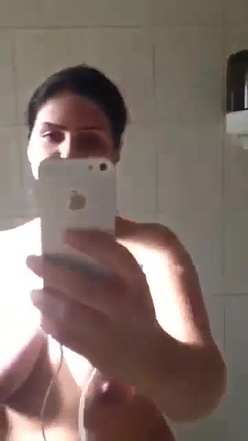 Curvy Paki Wife Nude Selfie