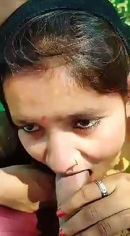 Blowjob in jungle by cute maal