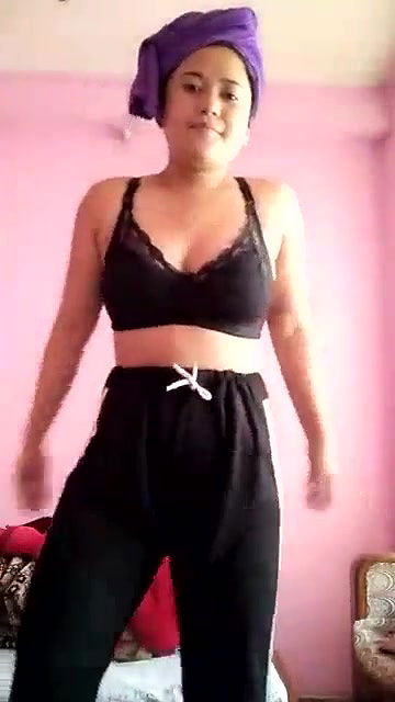 Nepali Bhabhi Mamta Showing