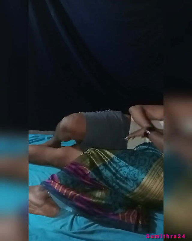 Tamilnadu aunty lifting her saree and press her brother in law head to taste