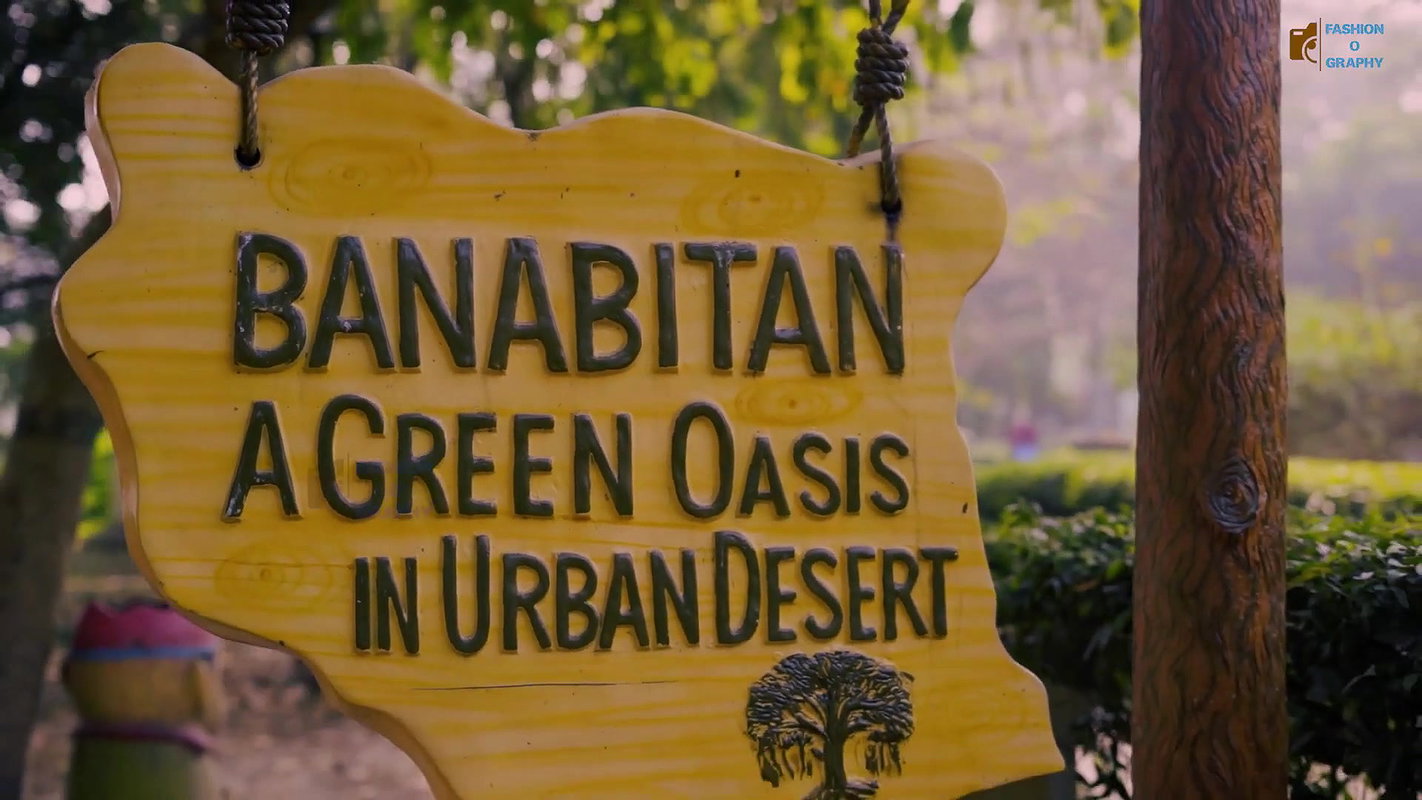 Horny Booby Suvrani Kundu Huge Cleavage Show Seducing Act