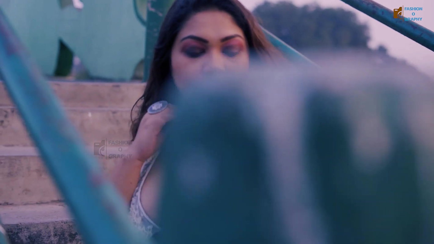 Horny Booby Suvrani Kundu Huge Cleavage Show Seducing Act
