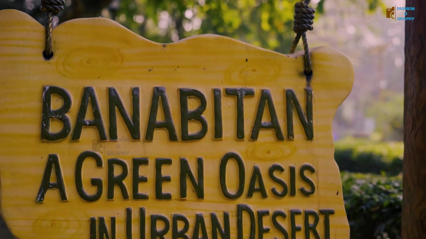 Horny Booby Suvrani Kundu Huge Cleavage Show Seducing Act