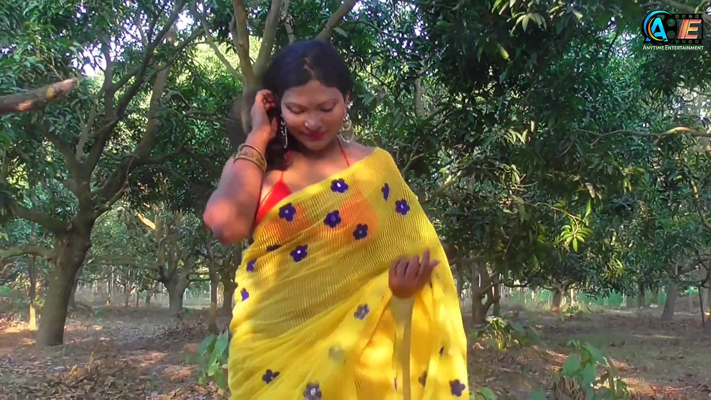 Horny bengali model rashi huge cleavage hot navel armpit show photoshoot